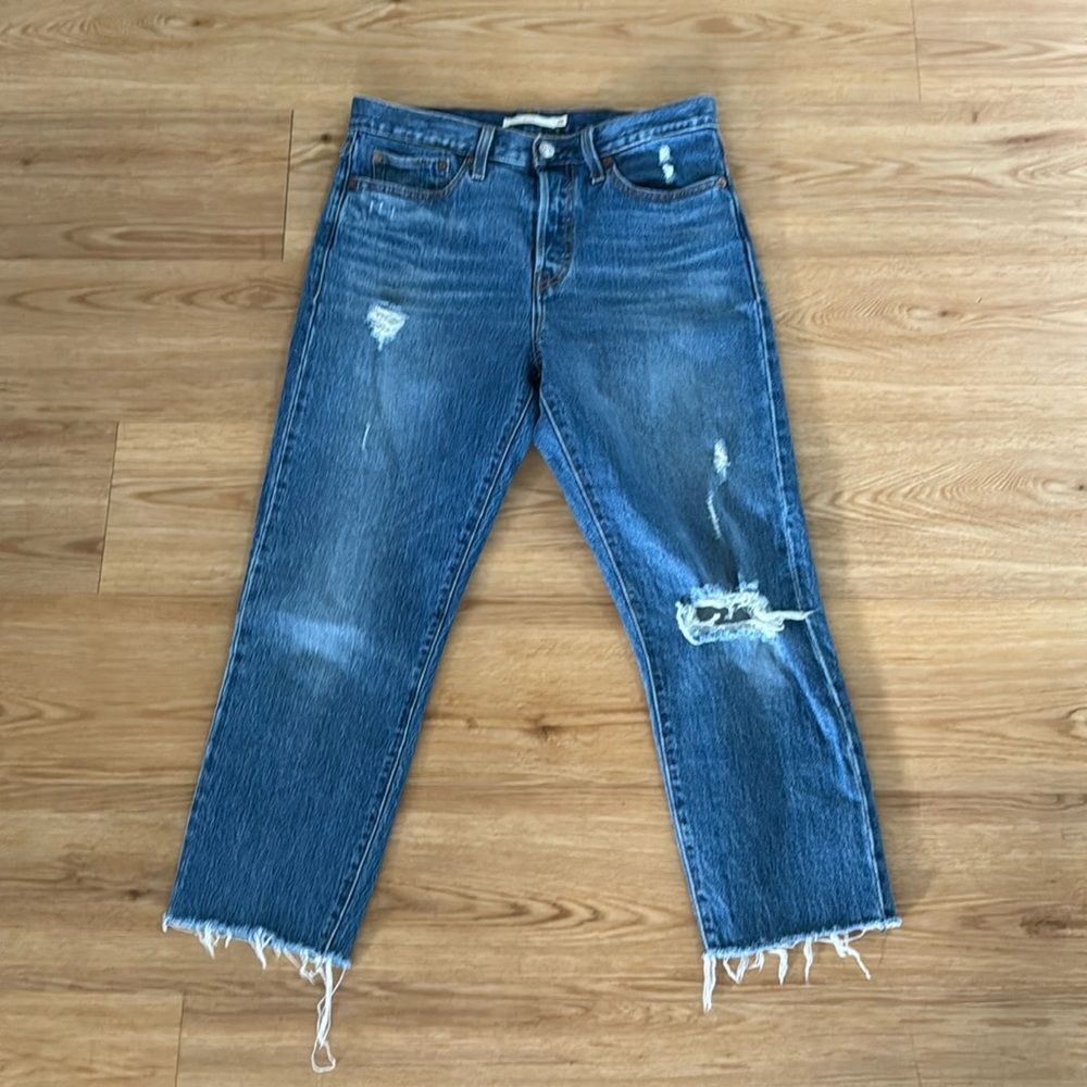 Levi's Women's Wedgie Cropped Jeans Sz 28 Blue Distressed Casual Denim High Rise